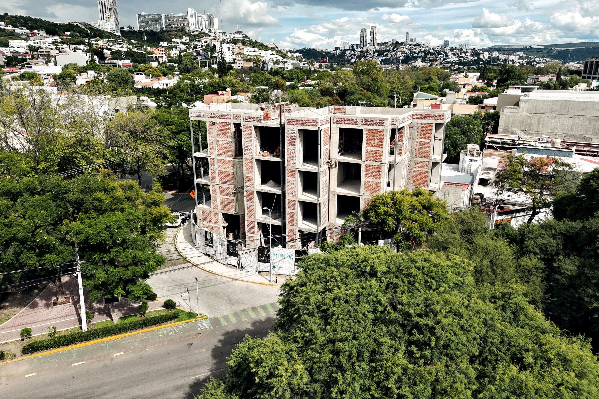 La obra desde Av. del Roble