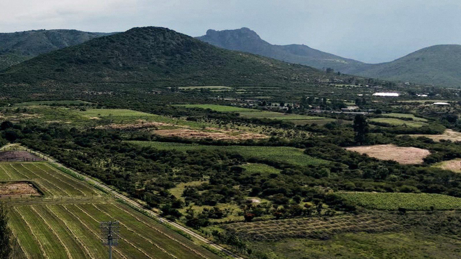El terreno de Villas Santo Cristo con la sierra de Huimilpan al fondo